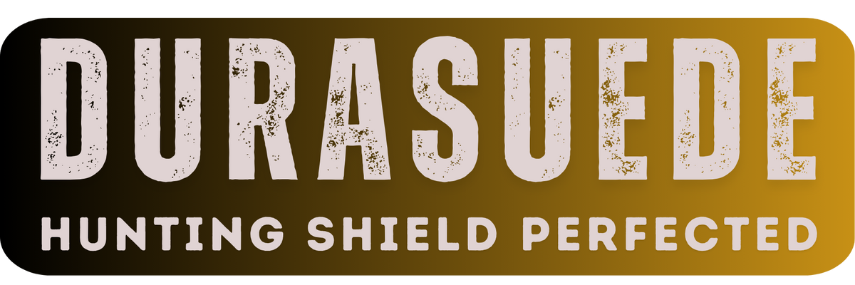 Text cu „DURASUEDE” cu litere mari, cu „Hunting Shield Perfected” dedesubt. Fundalul prezintă un gradient de la maro închis la maro deschis. Literele au o textură ușor deteriorată.